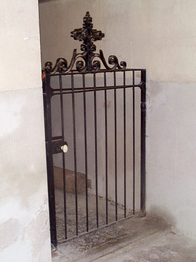 Clôture des fonts baptismaux
