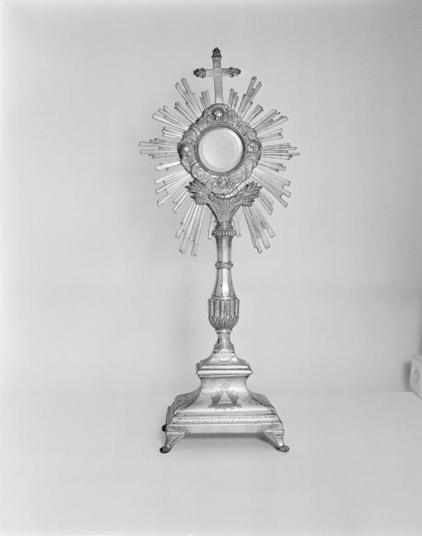 Ostensoir (2), prieuré Notre-Dame, église paroissiale, mairie (Île-d'Arz)