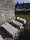 Ensemble de 3 tombeaux de prêtre, église Saint-Nicodème (Quily fusionnée en Val d'Oust en 2016)