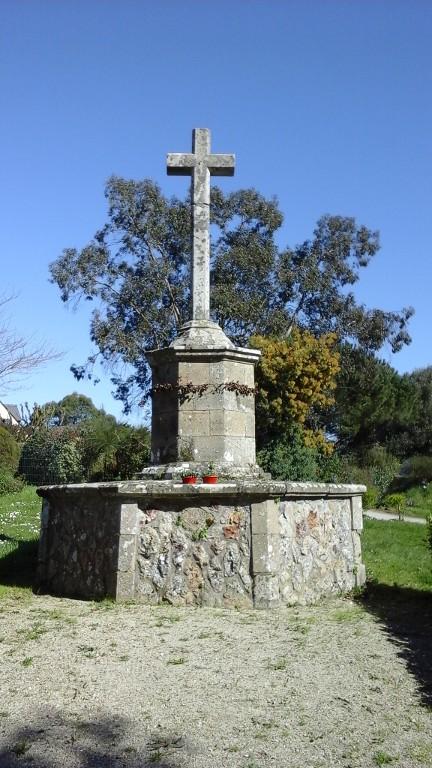 Croix monumentale, au sud de Bénance (Sarzeau)