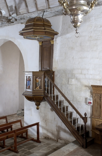 Chaire à prêcher, place Ernest Lemoine (Bieuzy fusionnée en Pluméliau-Bieuzy en 2019)