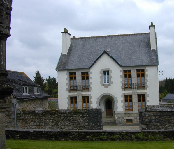 Presbytère, 10, place Abbé Broch (Sizun)
