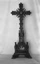 Croix-reliquaire, style néo-gothique, prieuré de chanoines réguliers de Saint-Augustin, de génovefains puis église paroissiale Saint-Pierre, Saint-Paul (Bazouges-la-Pérouse)