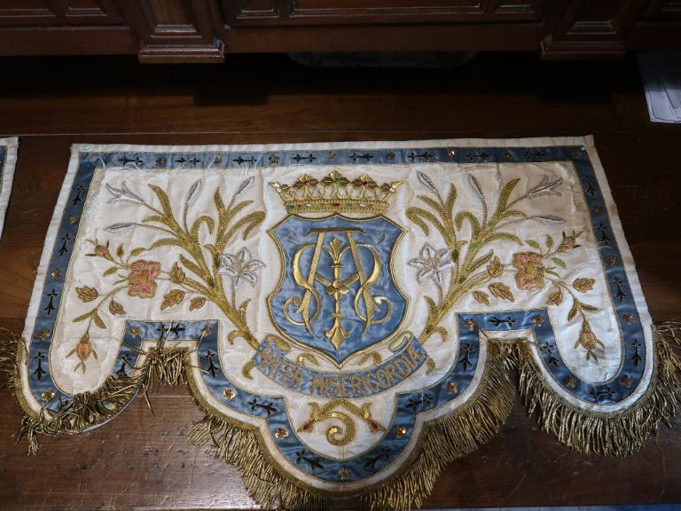 Ensemble de quatre éléments de draperie de brancard de procession, basilique Notre-Dame-d'Espérance (Saint-Brieuc)