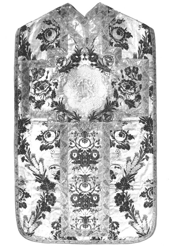 Ornement : chasuble, étole et voile de calice, église Saint-Bertin (Guillac)