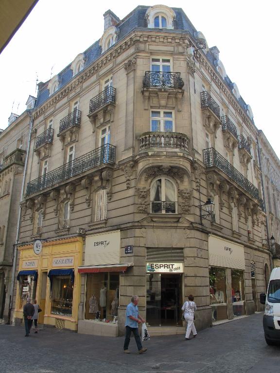 Immeuble, 11 rue de la Monnaie ; 1 rue des Orfèvres (Vannes)
