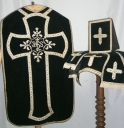 Ornement noir 1 : chasuble, bourse de corporal, étole, manipule, voile de calice (Guipry fusionnée en Guipry-Messac en 2016)