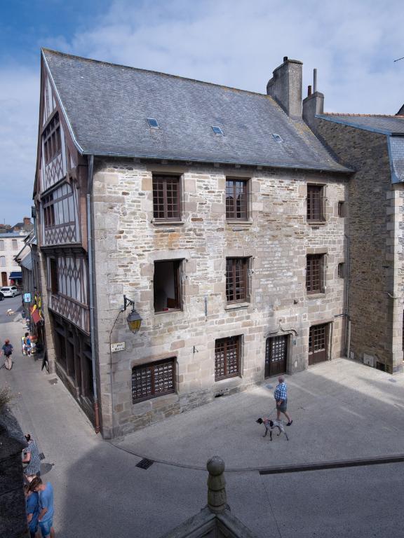 Maison, 1 place du Martray (Tréguier)