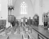 Autels (2), retables (2), chaire à prêcher, confessionnaux (2), stalles, lambris de revêtement, style néo-gothique, église paroissiale Saint-Pierre (Marpiré)