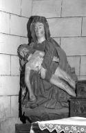 Groupe sculpté : Vierge de Pitié, église paroissiale Saint-Boscat (Tréogat)