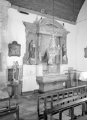 Autels (2), retables (2), tabernacles (2), gradins d'autel (4), tableaux (2), (autel secondaire, en pendant, autel tombeau, retable architecturé) : du Rosaire, du Sacré-Coeur, église paroissiale Saint-Pierre (Silfiac)