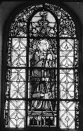 Ensemble de deux verrières à personnages de la baie 9 : saint évêque, et de la baie 10 : Éducation de la Vierge, église paroissiale Saint-Pierre (Plougar)