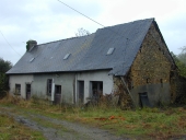 Alignement de trois logis, le Bréviel (La Selle-Guerchaise)