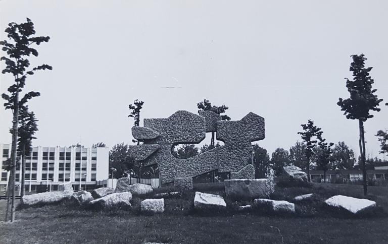 La décoration au titre du 1% artistique du lycée Pierre-Mendès-France, 34, rue Bahon-Rault (Rennes)