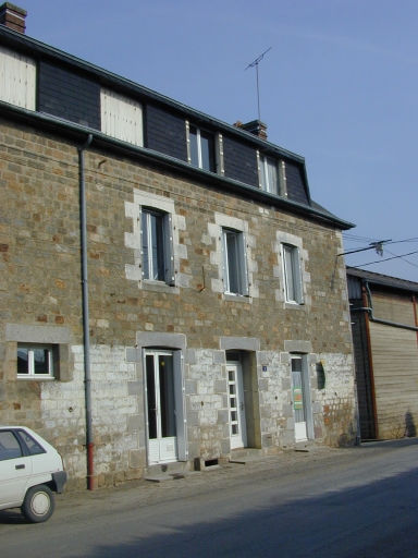 Ancien hôtel de voyageurs et restaurant, 2 rue de la Haute Ville (Montreuil-sur-Ille)
