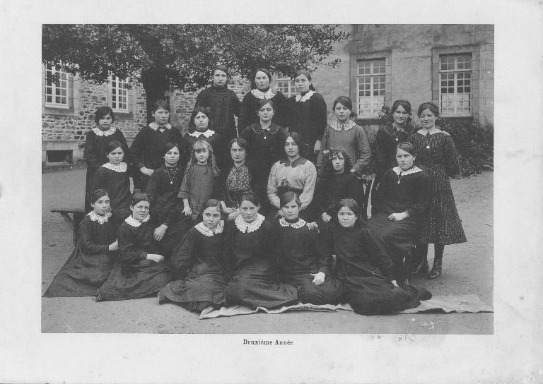 Couvent des Paulines puis des Ursulines, actuellement lycée Joseph Savina, rue Gambetta (Tréguier)