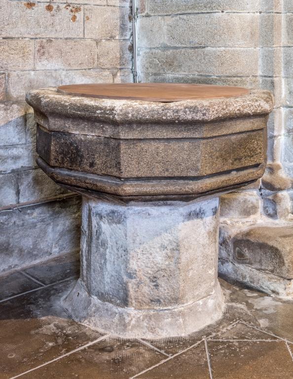Fonts baptismaux 2, basilique Notre-Dame-du-Roncier (Josselin)