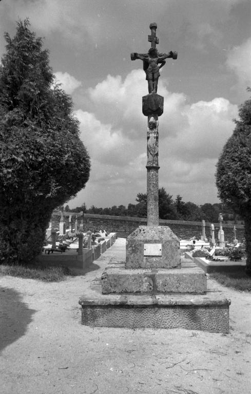 Croix de cimetière (Saint-Thois)