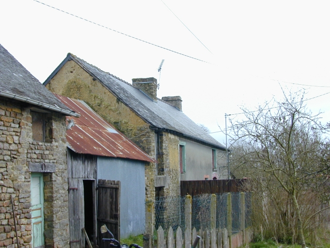 Alignement de trois maisons et fermes, les Jubauderies (Ercé-près-Liffré)