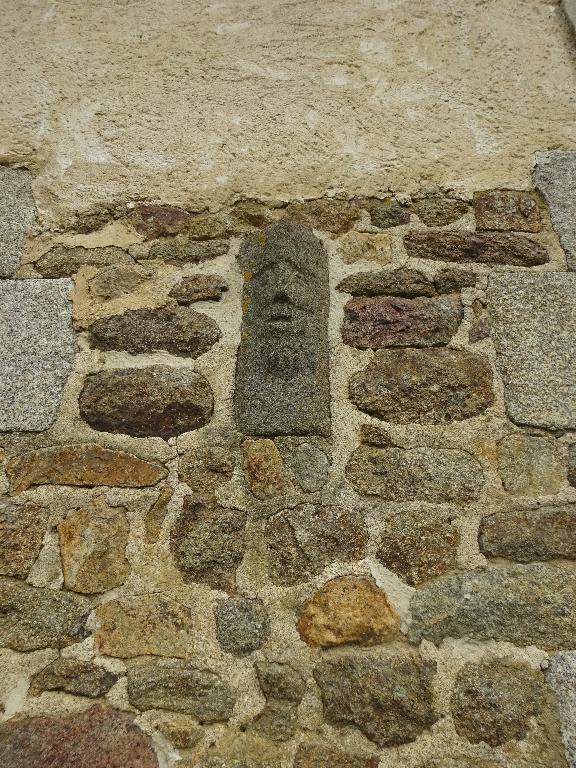 Les aménagements intérieurs : vaisseliers et cheminées de La Chapelle-Chaussée