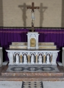 Ensemble du maître-autel : autel, tabernacle, 2 gradins d'autel, 2 degrés d'autel