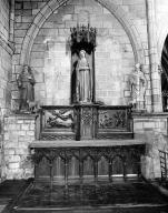 Autel, retable, tabernacle (autel secondaire, autel tombeau) : des Trépassés, de la Vierge des Sept Douleurs, style néo-gothique, cathédrale de Saint-Paul-Aurélien (Saint-Pol-de-Léon)