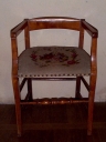 Fauteuil de célébrant, 2 tabourets d'église