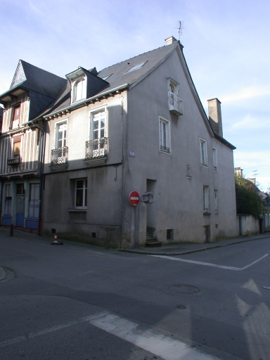 Maison, rue de la Madeleine ; 1 boulevard Julien et Pierre Gourdel (Châteaugiron)