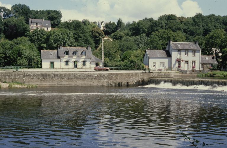 Maison éclusière 1 de Bizernic, actuellement école de pêche (Châteauneuf-du-Faou)