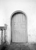 Vantail, chapelle Notre-Dame de Pitié et sa fontaine (Langonnet)