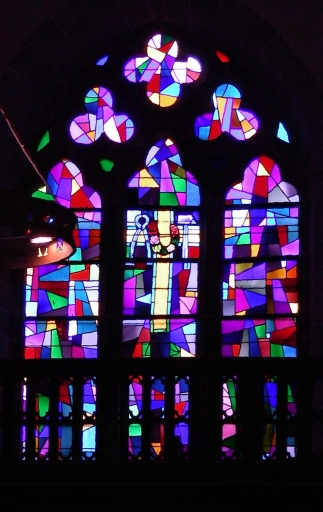 Verrière figurative de la baie 00 : les Instruments de la Passion