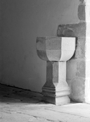Bénitier (de milieu) (2), chapelle de la Trinité (Cléguérec)