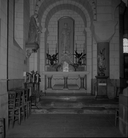 Autel (3), tabernacle (3), exposition (maître-autel, autel secondaire, tabernacle à ailes), style néo-roman, église paroissiale Saint-Martin (Saulnières)