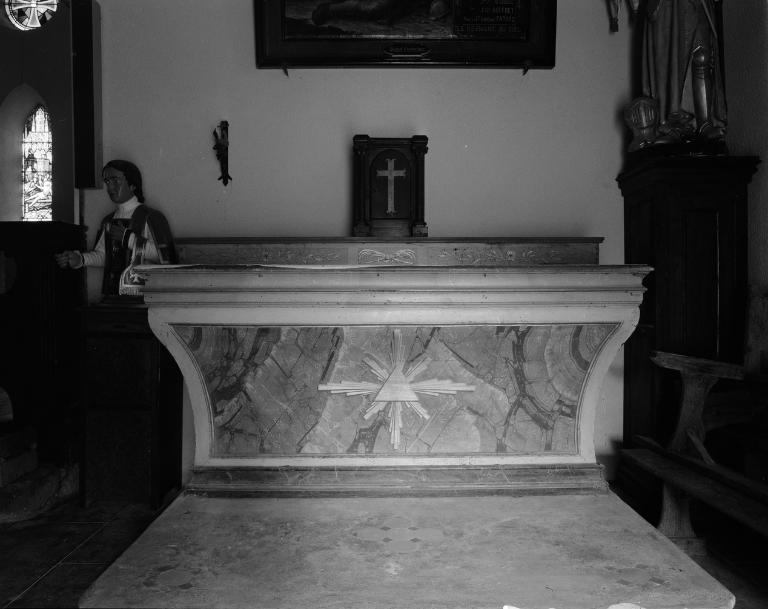 Autel, tabernacle, gradin d'autel (autel tombeau, autel secondaire), église paroissiale Saint-Vincent (Le Hézo)