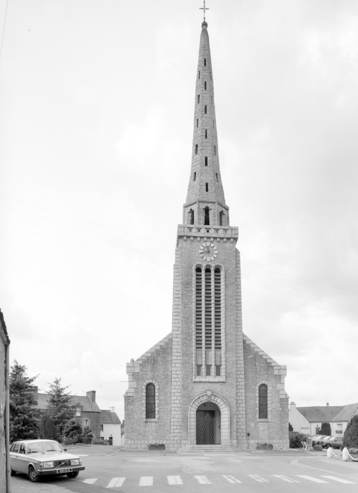 Eglise paroissiale Saint-Pierre et Saint-Paul (Loyat)