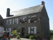 Maison, 2-2a rue des Forges (Hédé fusionnée avec Bazouges-sous-Hédé pour former la commune de Hédé-Bazouges en 2009)