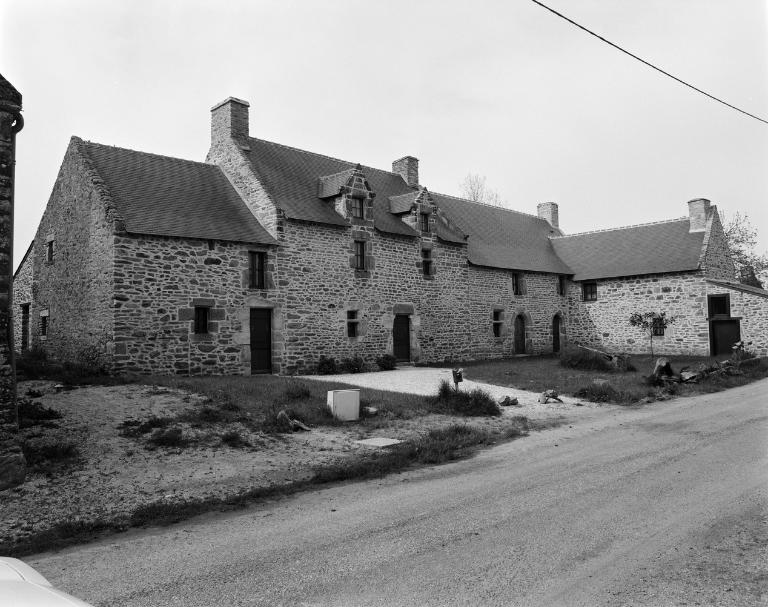 Maison, Lisle (Noyalo fusionnée en Theix-Noyalo en 2016)