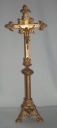 Garniture d'autel : croix d'autel, 2 chandeliers d'autel