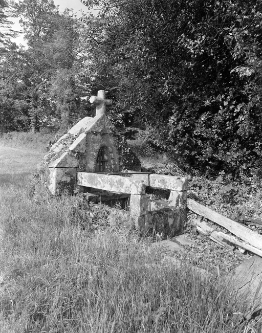 Fontaine de dévotion, Kerbellec (Glomel)