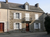 Maison, 5 place de l'Eglise (Saint-Domineuc)
