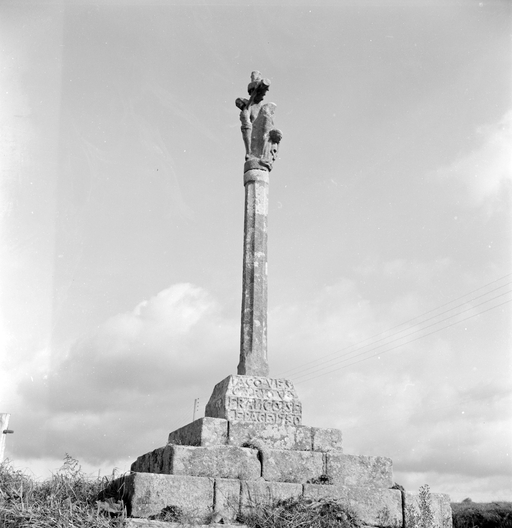 Croix monumentale, Croas Névez (Quéménéven)