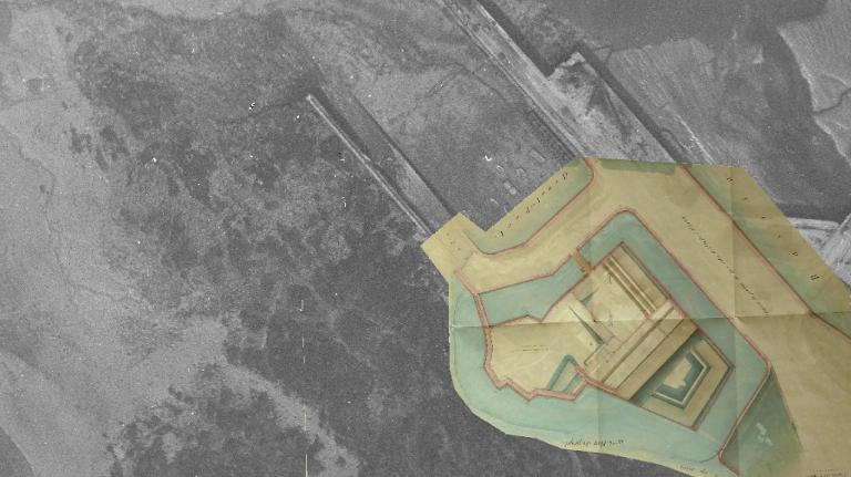 Vue aérienne verticale du fort du Naye et de l'avant-port de Saint-Servan en 1923 avec superposition du plan du fort du Naye en 1851 (export cartographique : Région Bretagne, Guillaume Lécuillier, 2026)
