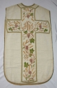 Ornement blanc 2 : chasuble, bourse de corporal, étole, manipule, voile de calice