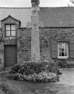 Croix de chemin dite la Grande Croix (Theix fusionnée en Theix-Noyalo en 2016)