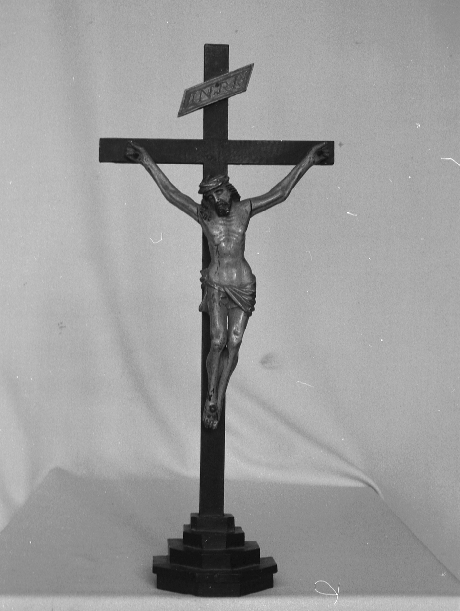 Croix d'autel, église paroissiale Saint-Pierre, Saint-Paul (Neulliac)