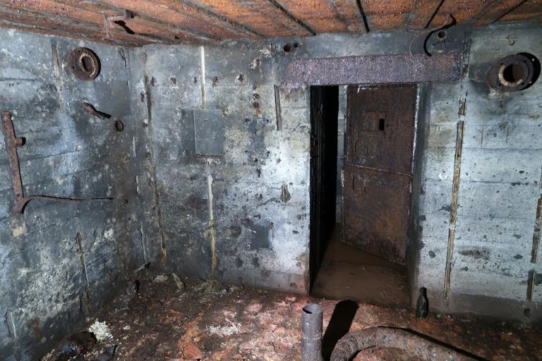 Bunker - abri de type 502 pour deux groupes de combat (B 25 / 7), sud, lotissement Alfred Nakache (Brest)