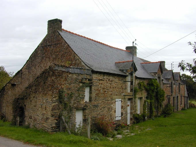 Alignement de logis, Remdon (Saint-Ganton)