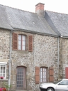 Maison, 18 place de l'église (Hédé fusionnée avec Bazouges-sous-Hédé pour former la commune de Hédé-Bazouges en 2009)