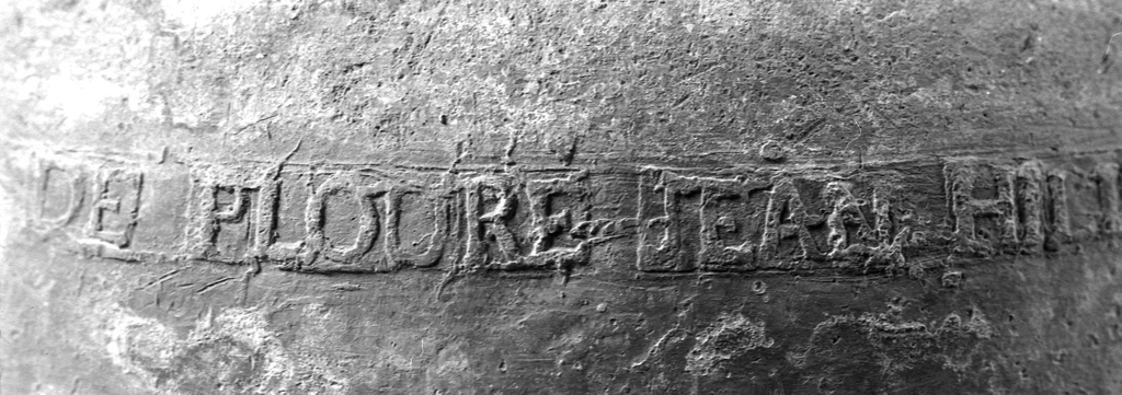 Cuvette des fonts baptismaux, église paroissiale Saint-Yves (Plouray)