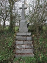 Croix de chemin, près des Grandes Maisons (Tressé fusionnée en Mesnil-Roc'h en 2019)